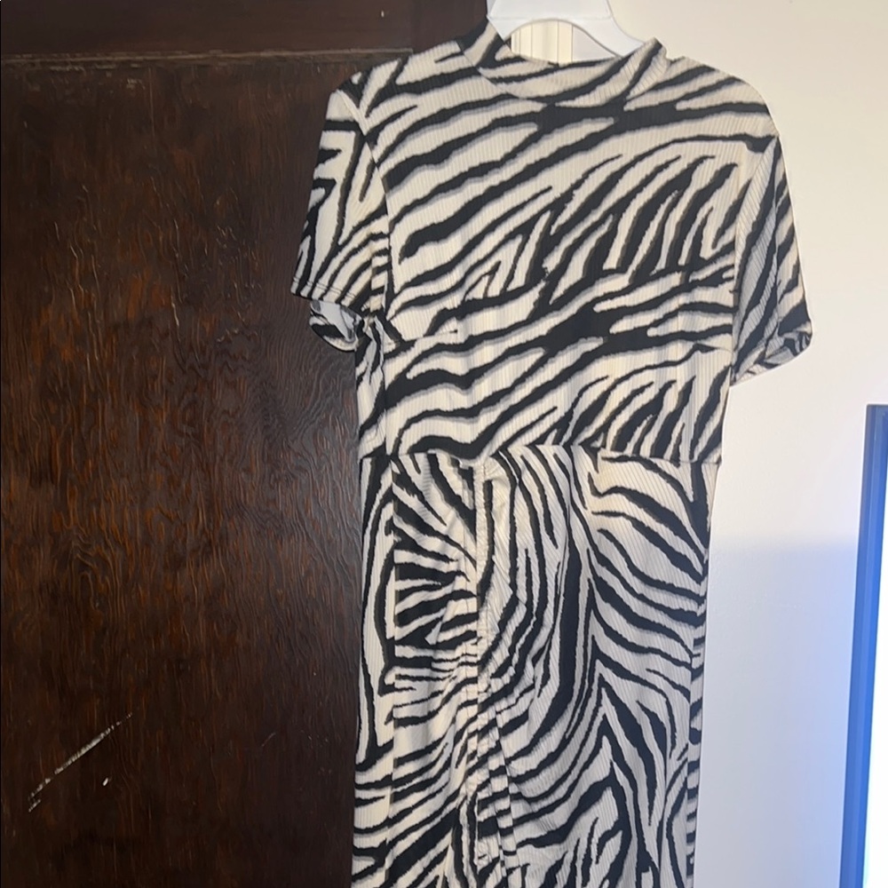 Black and White Raglan Sleeve Sheath Midi Dress